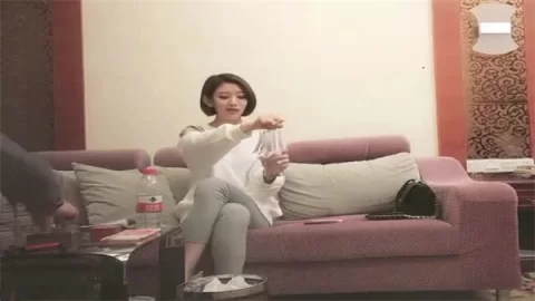 寻花偷拍-大屌魔人高价約了个气质御姐穿上连身网袜装激情啪啪