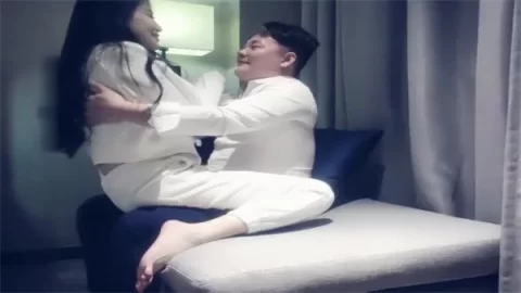 重磅出击赵总寻花美女床上吃鸡鸡骚逼裏面都是骚水